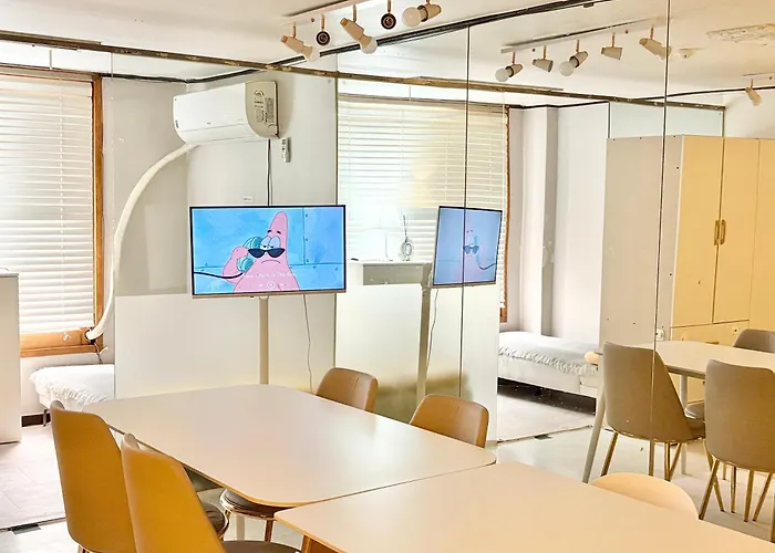 Gangnam 1min-cozy Studio-netflix-silver909 Seoel